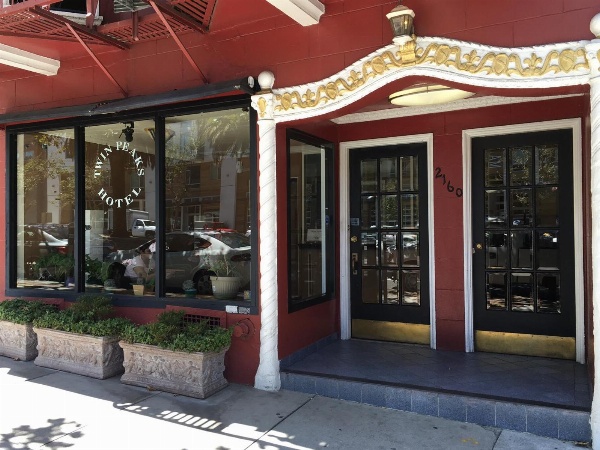 Twin Peaks Hotel image 1